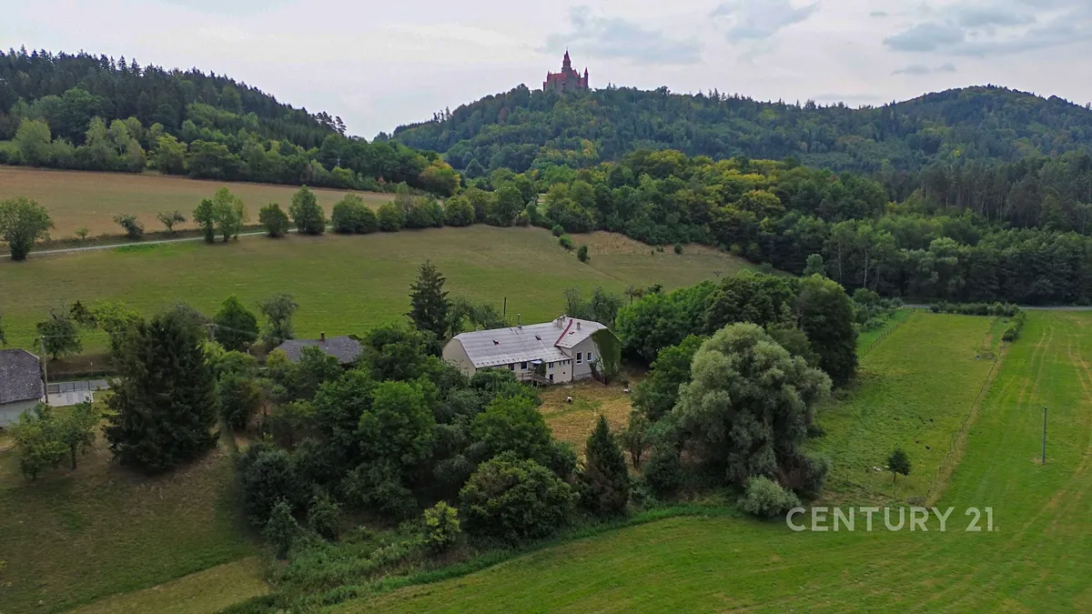 Prodej rodinného domu 303 m², pozemek 2091 m²